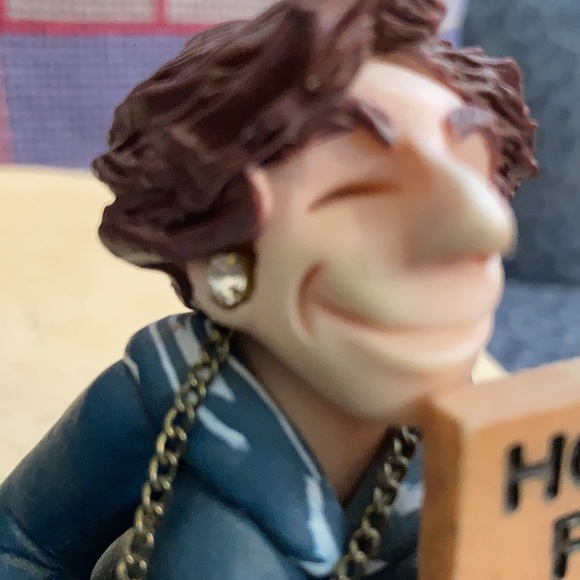 Real Estate Broker Statue - Picture 2 of 4